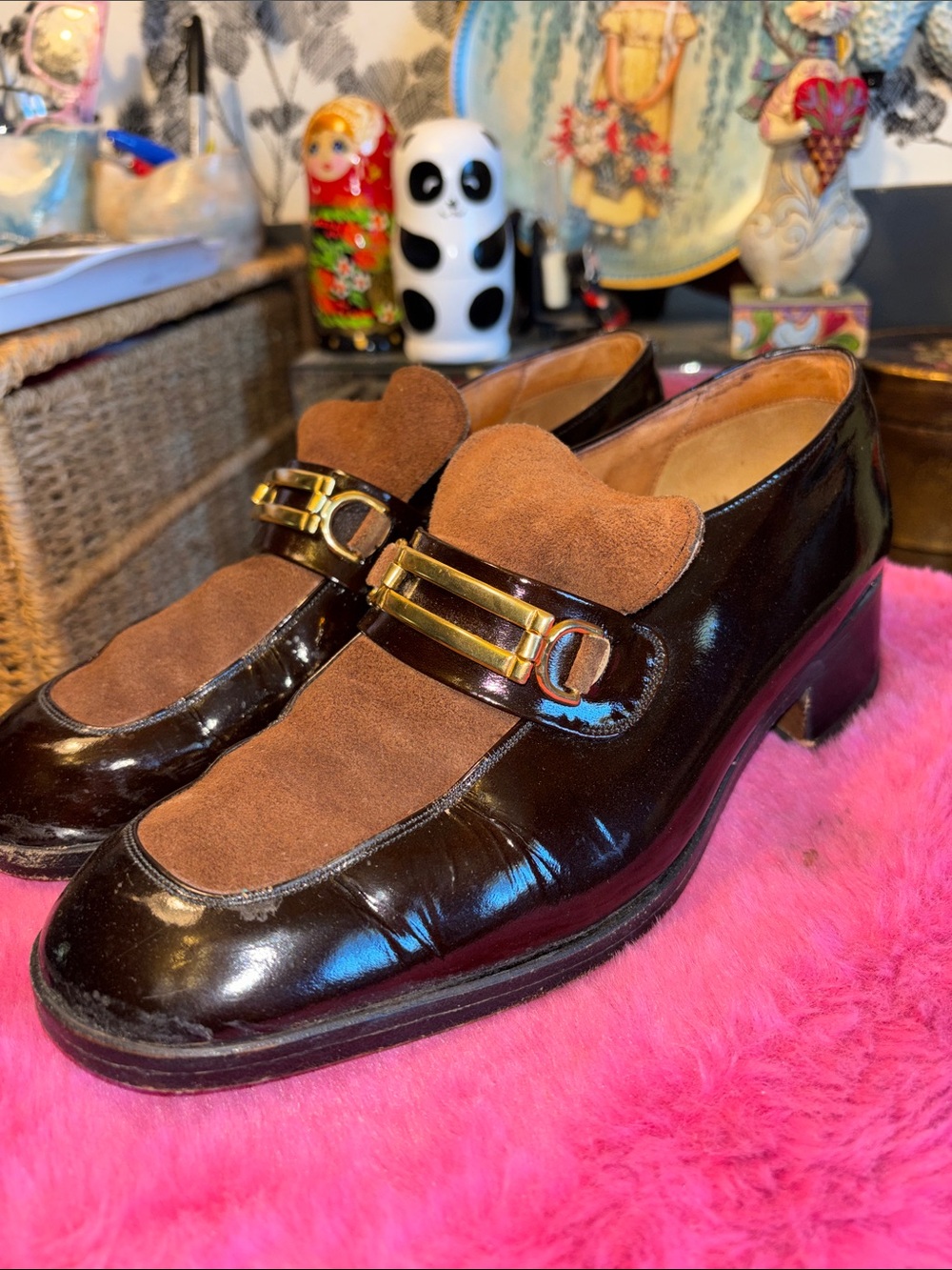 EUC Marlon  vintage loafers characterized by a two-tone design featuri